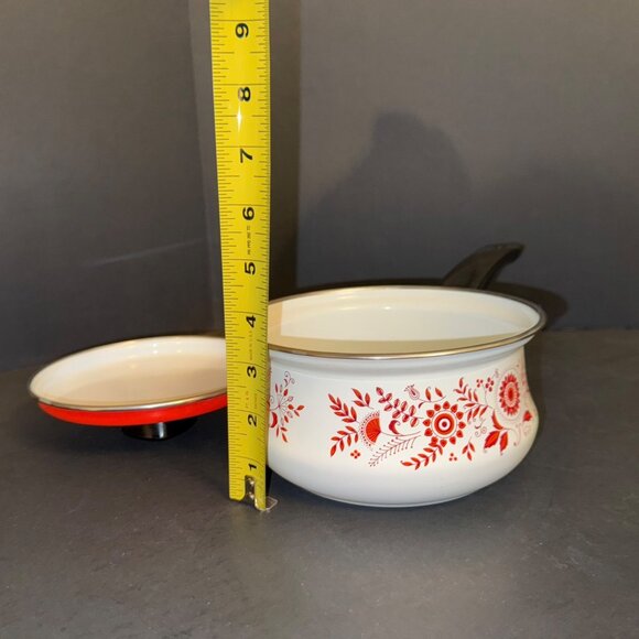 Vintage Red and White Debonaire Floral Enamel Saucepan - Picture 3 of 4